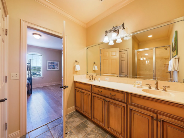 Luxurious Coastal Retreat in Miramar Beach - 7-Bedroom Home Near Beach
